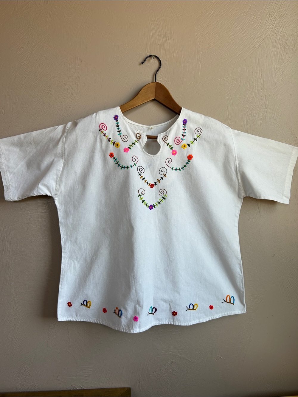 White Cotton Embroidered Women’s Top - Colorful Botanical Flowers Bee Detail. Lg